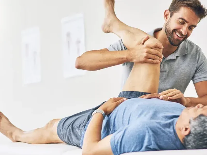Physical therapist providing hands-on treatment to calm acute pain